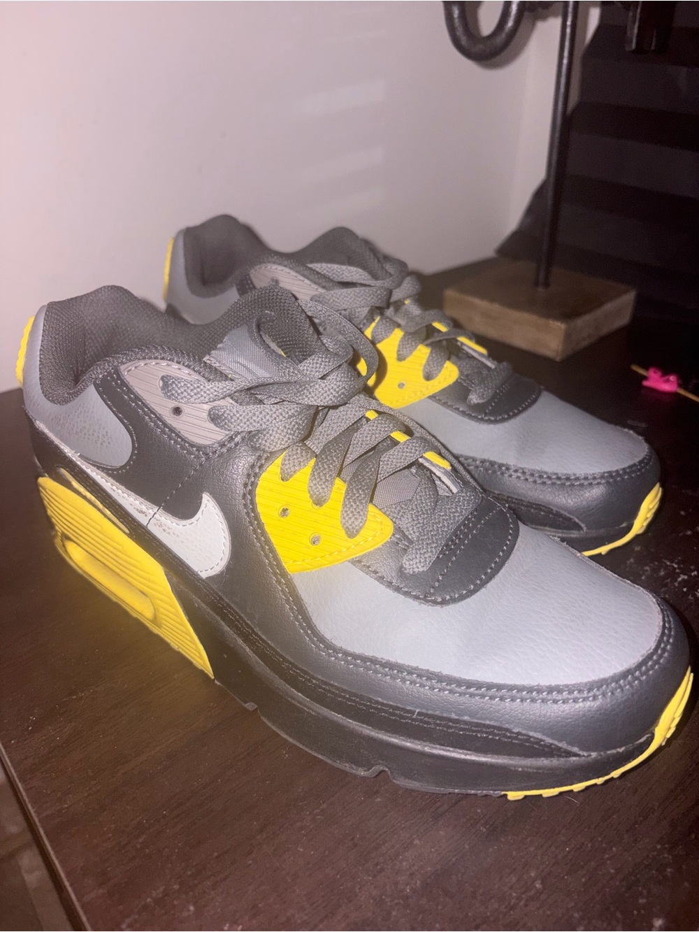 Air max 90 5.5y Kids Grey and Yellow Athletic Sneakers - Unbranded